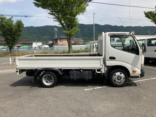 トヨタ ダイナ 小型 平ボディ TPG-XZU605 H29の中古トラック画像2