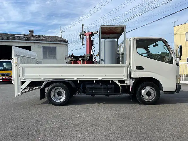 トヨタ ダイナ 小型 平ボディ パワーゲート BDG-XZU308の中古トラック画像3