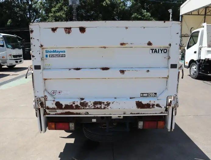 日産 アトラス 小型 平ボディ パワーゲート 床鉄板の中古トラック画像4