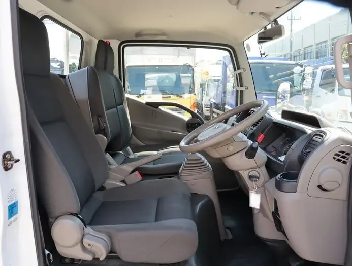 日産 アトラス 小型 平ボディ パワーゲート 床鉄板の中古トラック画像9