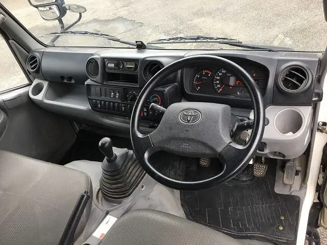 トヨタ ダイナ 小型 平ボディ Wキャブ TKG-XZU605の中古トラック画像10