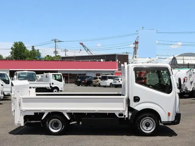 日産 アトラス 小型 平ボディ パワーゲート CBF-SQ2F24の中古トラック画像3
