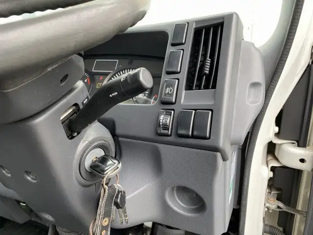 いすゞ エルフ 小型 平ボディ BKG-NMR85R H22の中古トラック画像12