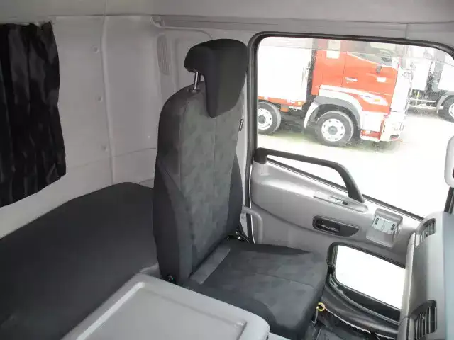 日産UD クオン 大型 ウイング ハイルーフ ベッドの中古トラック画像11