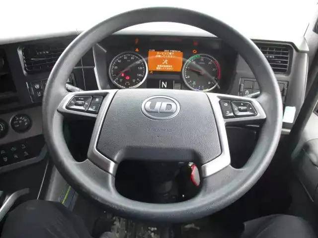 日産UD クオン 大型 ウイング ハイルーフ ベッドの中古トラック画像12