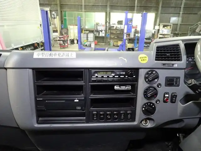 三菱 ファイター 中型/増トン ウイング パワーゲート 床鉄板の中古トラック画像13