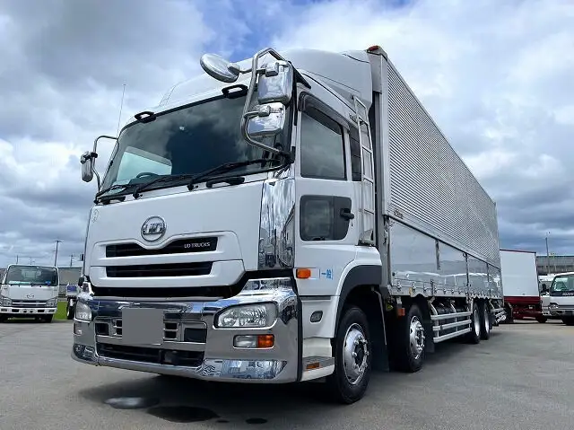日産UD クオン 大型 ウイング エアサス ベッドの中古トラック画像1