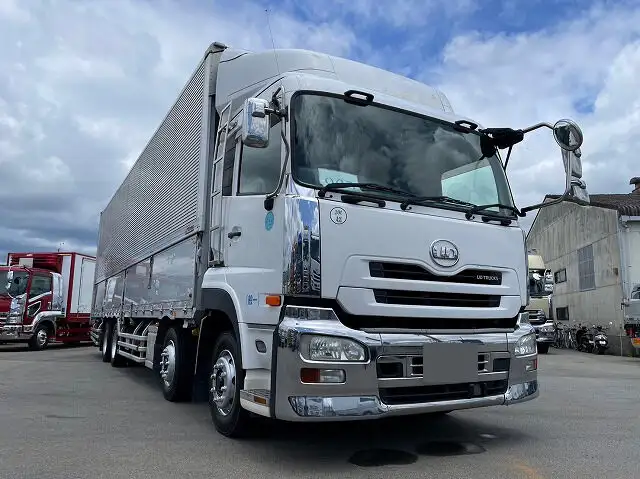 日産UD クオン 大型 ウイング エアサス ベッドの中古トラック画像2
