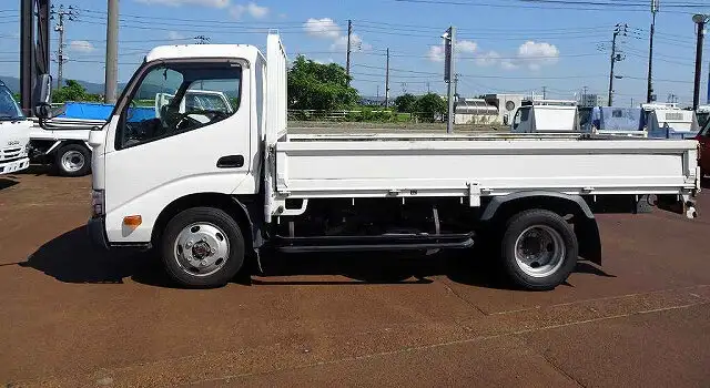 トヨタ ダイナ 小型 平ボディ TKG-XZU685 H28の中古トラック画像2