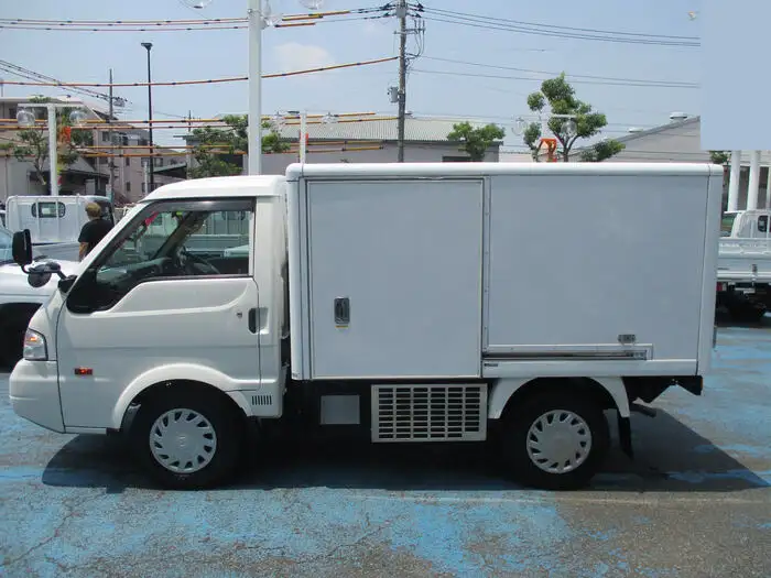 マツダ ボンゴ 小型 冷凍冷蔵 低温 床ステンの中古トラック画像4