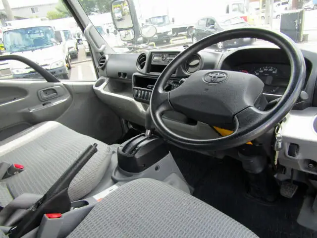 トヨタ ダイナ 小型 平ボディ XZC605 H30の中古トラック画像10