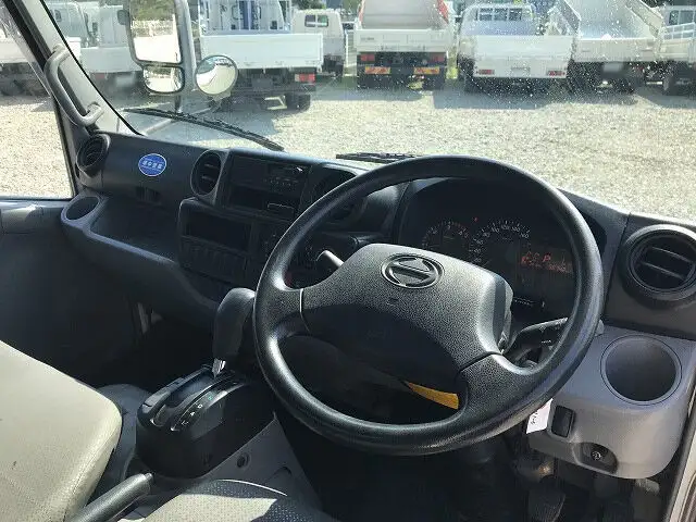日野 デュトロ 小型 平ボディ パワーゲート SKG-XZU655Mの中古トラック画像9