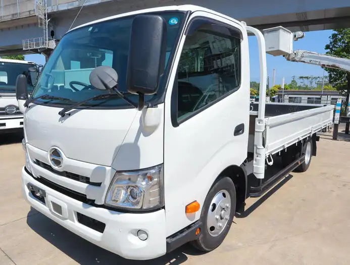 日野 デュトロ 小型 平ボディ 2RG-XZC710M R2の中古トラック画像1