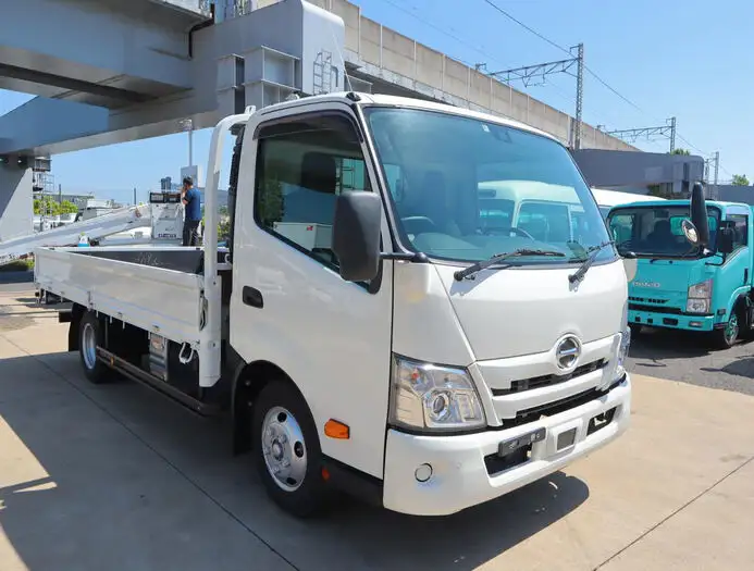日野 デュトロ 小型 平ボディ 2RG-XZC710M R2の中古トラック画像2
