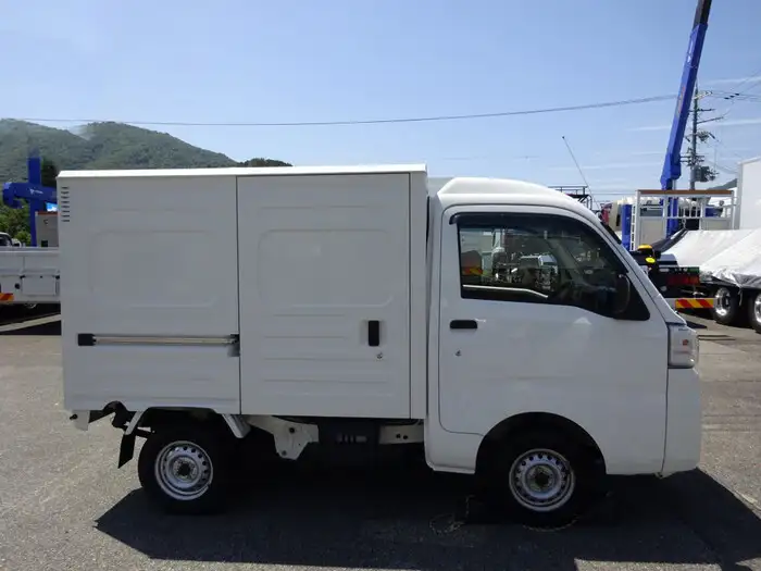 ダイハツ ハイゼット  アルミバン EBD-S500P H31/R1の中古トラック画像3