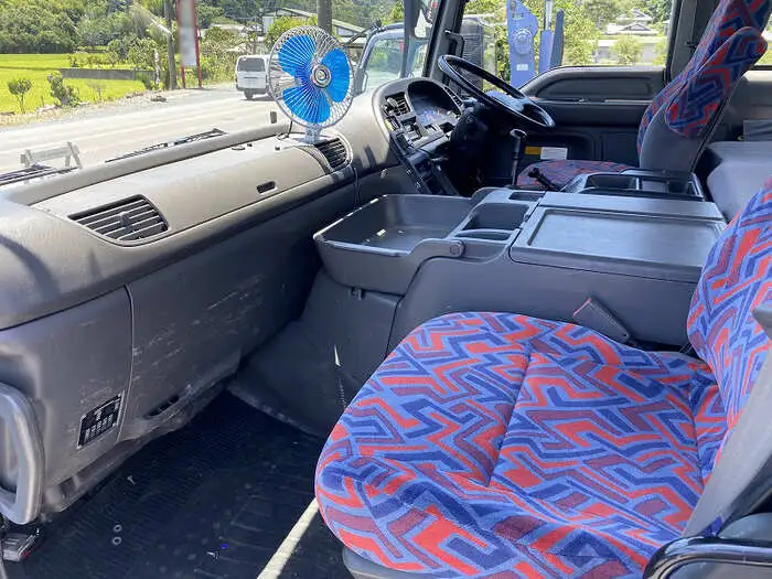 いすゞ ギガ 大型 タンク車 バキューム KL-CVR23H4の中古トラック画像9