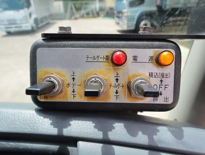 三菱 ファイター 中型/増トン パッカー車 巻き込み式 回転ダンプ式の中古トラック画像16