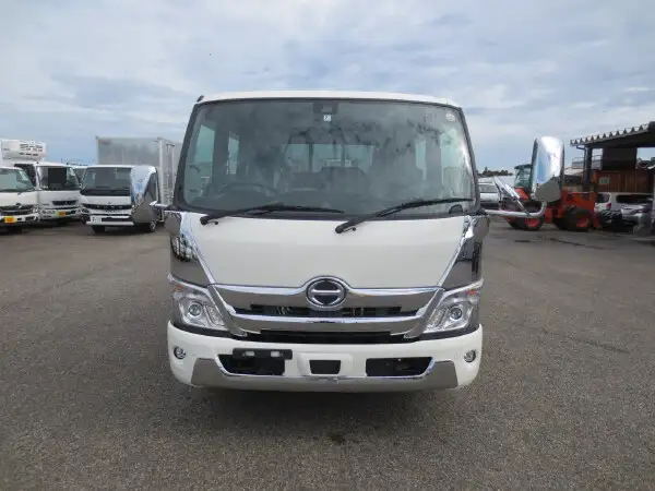 日野 デュトロ 小型 平ボディ Wキャブ 2RG-XZU710Mの中古トラック画像2