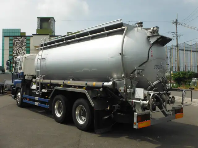 いすゞ ギガ 大型 タンク車 バルク PDG-CYM77Q8の中古トラック画像3
