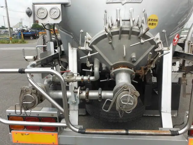 いすゞ ギガ 大型 タンク車 バルク PDG-CYM77Q8の中古トラック画像7