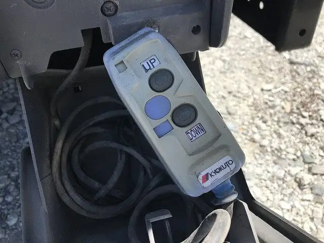 日野 デュトロ 小型 平ボディ パワーゲート SKG-XZU710Mの中古トラック画像6