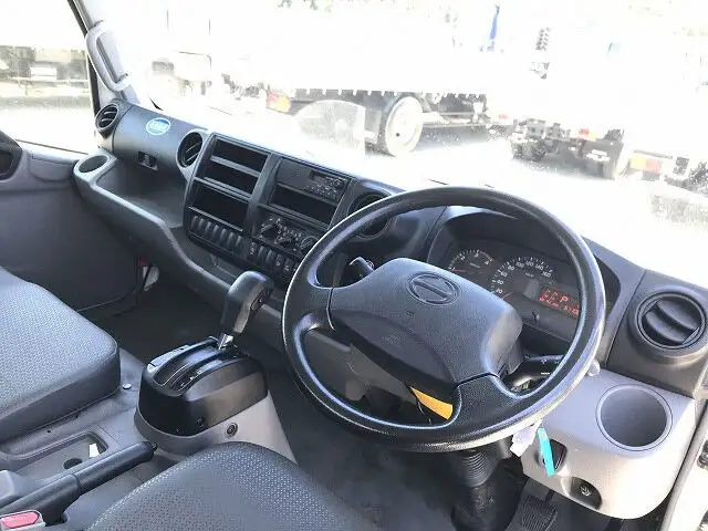 日野 デュトロ 小型 平ボディ パワーゲート SKG-XZU710Mの中古トラック画像9