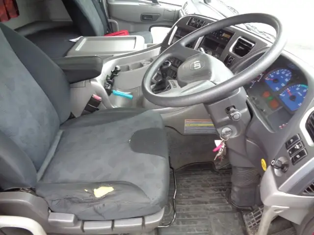 日産UD クオン 大型 トラクター ハイルーフ 1デフの中古トラック画像9