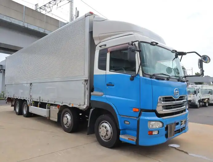 日産UD クオン 大型 ウイング エアサス ベッドの中古トラック画像2