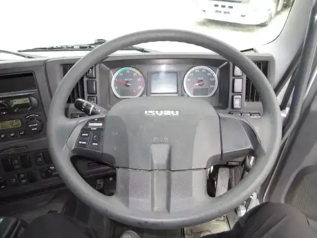 いすゞ ギガ 大型 トラクター 2デフ ベッドの中古トラック画像10