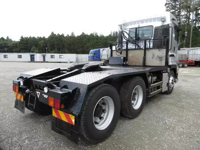 いすゞ ギガ 大型 トラクター 2デフ ベッドの中古トラック画像2