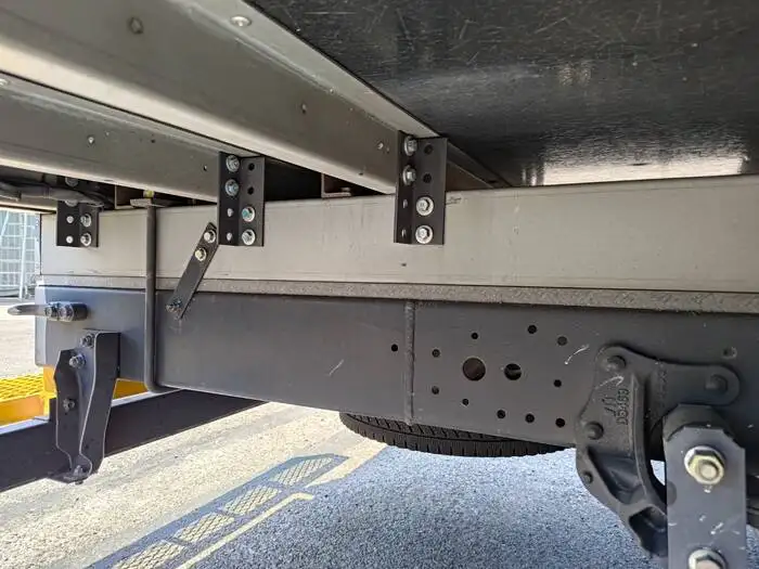 いすゞ エルフ 小型 冷凍冷蔵 中温 床アルミの中古トラック画像8