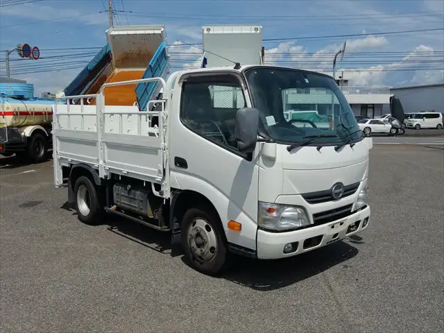 日野 デュトロ 小型 平ボディ パワーゲート 床鉄板の中古トラック画像2