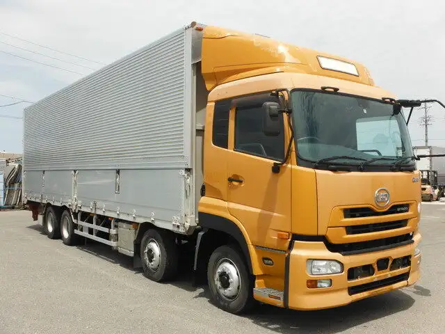 日産UD クオン 大型 ウイング エアサス ベッドの中古トラック画像2