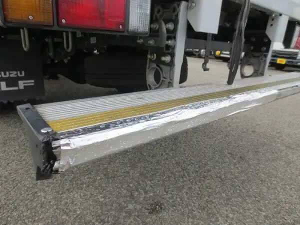 いすゞ エルフ 小型 アルミバン ジョルダー シャッター式の中古トラック画像16