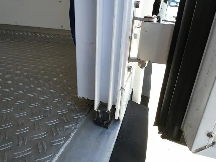 三菱 キャンター 小型 冷凍冷蔵 低温 スタンバイの中古トラック画像9