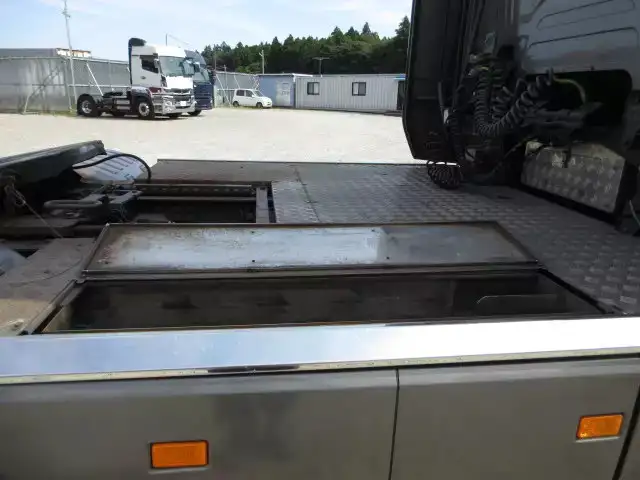 スカニア トラック 大型 トラクター ハイルーフ ベッドの中古トラック画像7