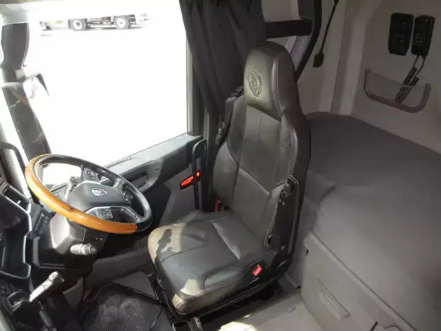 スカニア トラック 大型 トラクター ハイルーフ ベッドの中古トラック画像10