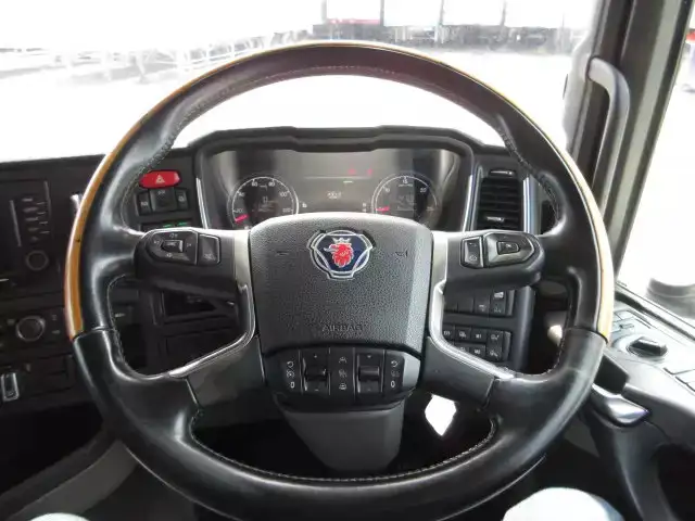 スカニア トラック 大型 トラクター ハイルーフ ベッドの中古トラック画像11