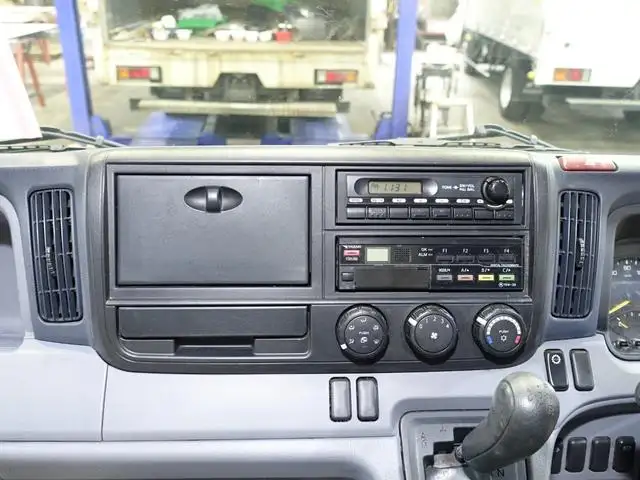 三菱 キャンター 小型 アルミバン パワーゲート 床鉄板の中古トラック画像13