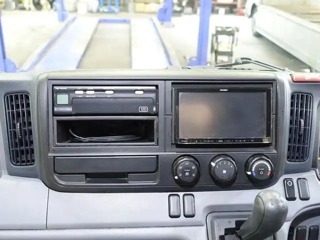三菱 キャンター 小型 アルミバン パワーゲート 床鉄板の中古トラック画像12