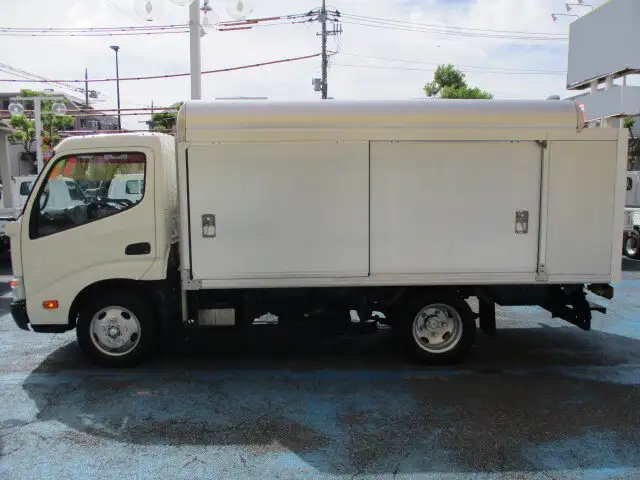 日野 デュトロ 小型 アルミバン ボトルカー サイドドアの中古トラック画像4