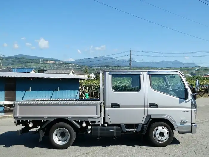 三菱 キャンター 小型 平ボディ Wキャブ 2TG-FBA00の中古トラック画像4
