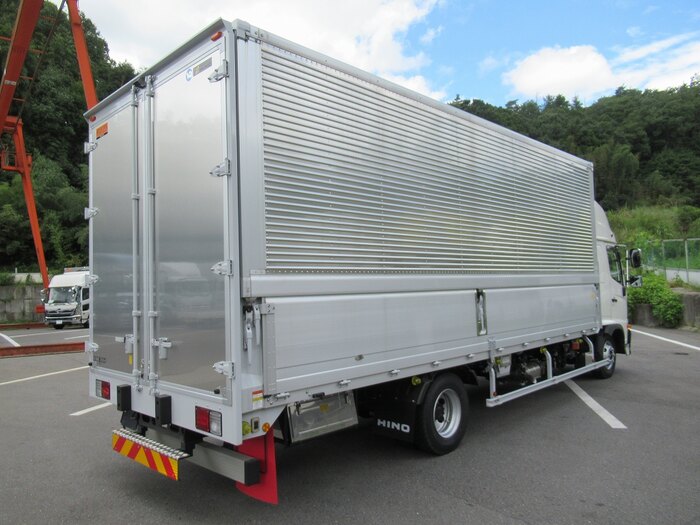 日野 レンジャー 中型 ウイング エアサス ベッド｜画像2
