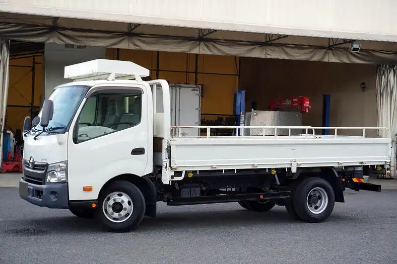 トヨタ ダイナ 小型 平ボディ 床鉄板 TKG-XZU712の中古トラック画像1