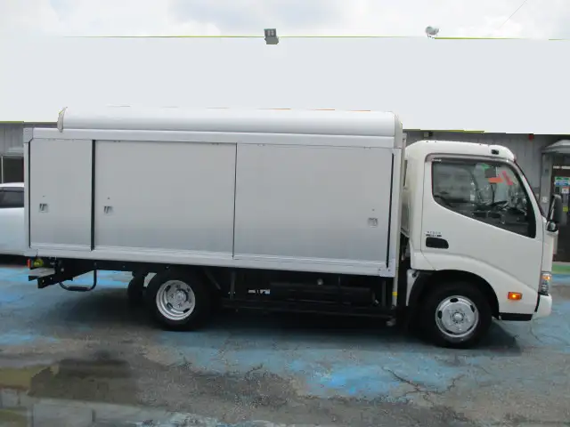 日野 デュトロ 小型 アルミバン ボトルカー サイドドアの中古トラック画像2