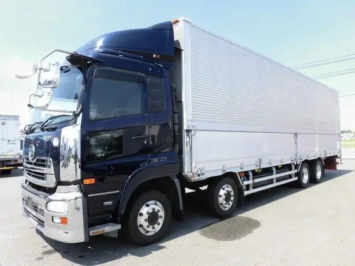 日産UD クオン 大型 ウイング エアサス ベッドの中古トラック画像1