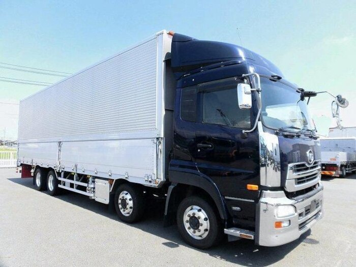 日産UD クオン 大型 ウイング エアサス ベッド｜画像2