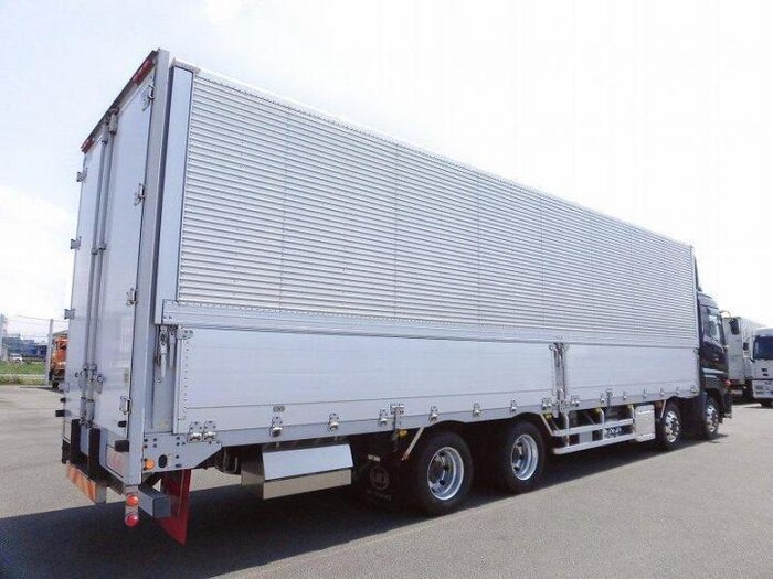 日産UD クオン 大型 ウイング エアサス ベッド｜画像3