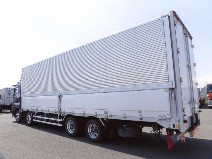 日産UD クオン 大型 ウイング エアサス ベッド｜画像4