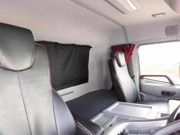 日産UD クオン 大型 ウイング エアサス ベッドの中古トラック画像6